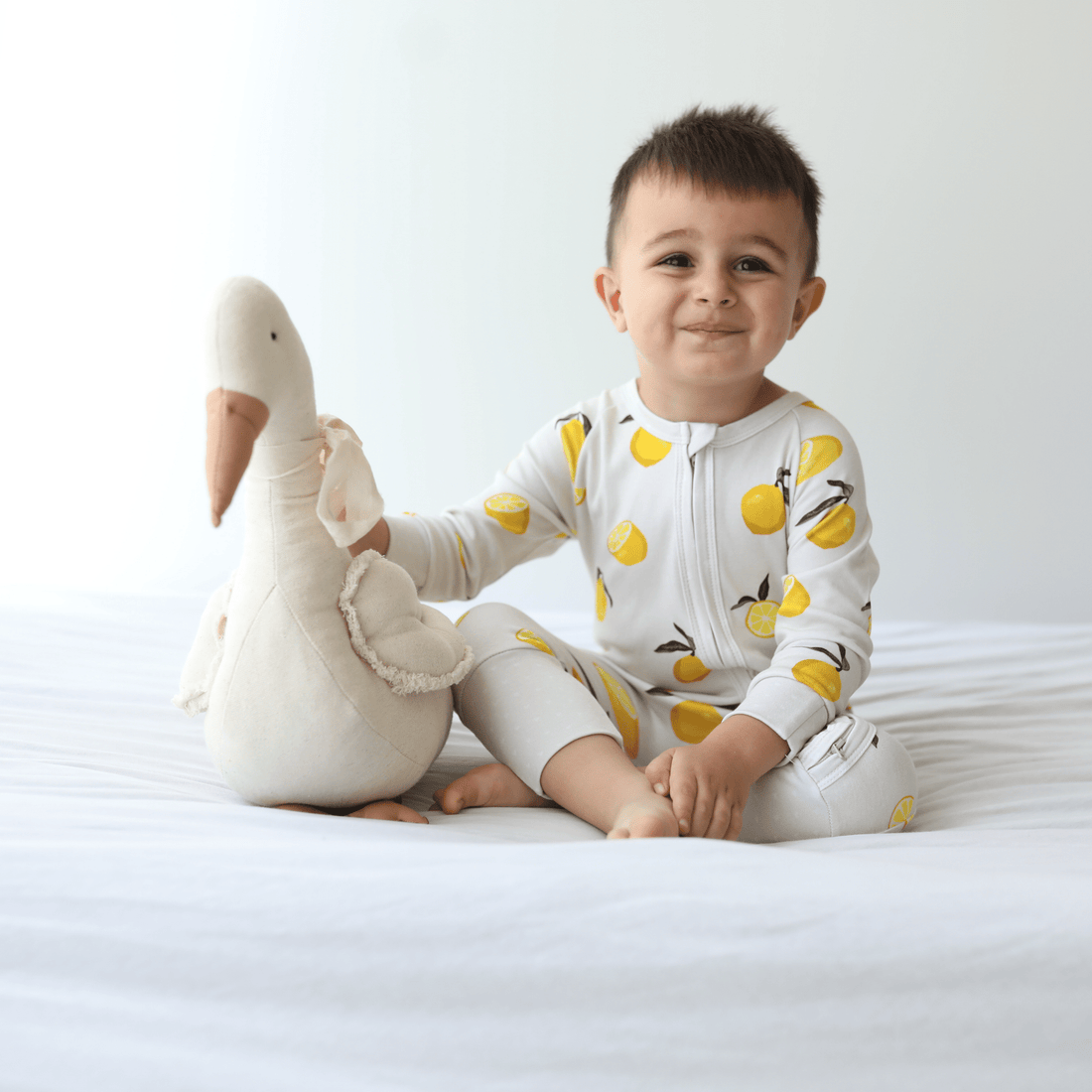 Krem-sarı limon desenli organik pamuk fermuarlı bebek tulumu, Maiyko 1.0 TOG koleksiyonu — bebek tulumu nasıl seçilir kumaş ve mevsim rehberi