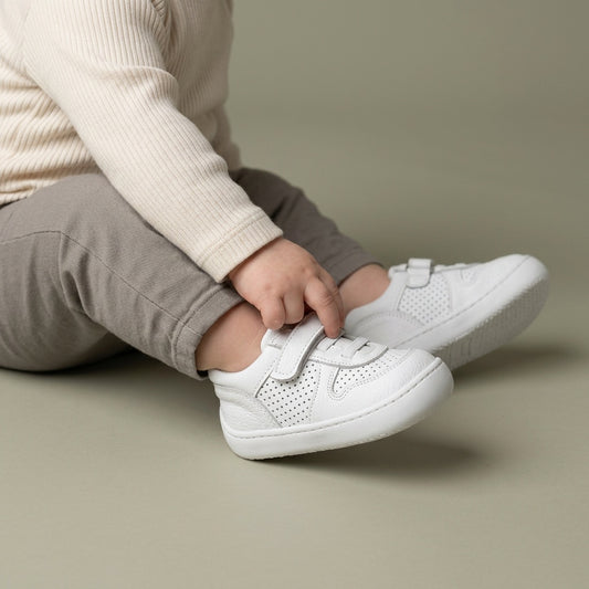 Maiyko Barefoot beyaz hakiki deri bebek ilk adım ayakkabısı - yakın çekim detay