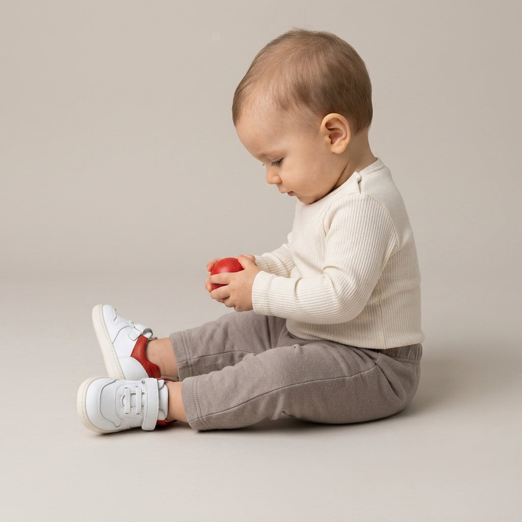 Maiyko Barefoot Beyaz Nubuk Kirmizi bebek ayakkabisi yakin cekim