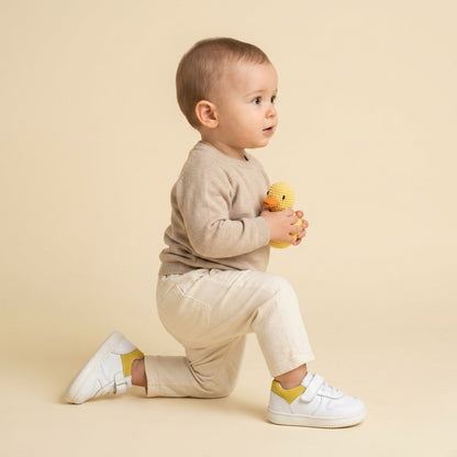 Maiyko Barefoot Beyaz Nubuk Sari bebek ayakkabisi tam boy