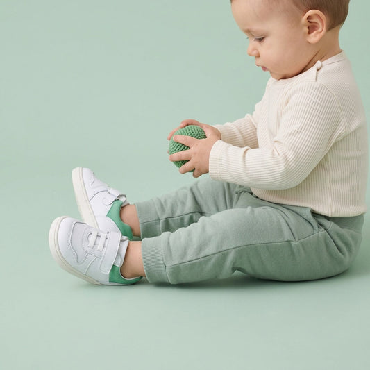 Maiyko Barefoot Beyaz Nubuk Yesil bebek ayakkabisi yakin cekim
