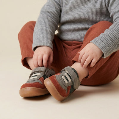 Maiyko Barefoot kiremit gri hakiki deri bebek ilk adım ayakkabısı - yakın çekim detay