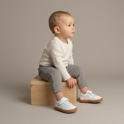 Maiyko Barefoot Beyaz bebek ayakkabisi tam boy