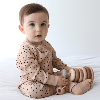 1.0 Tog Choco Dots Uyku Tulumu — bebek üzerinde